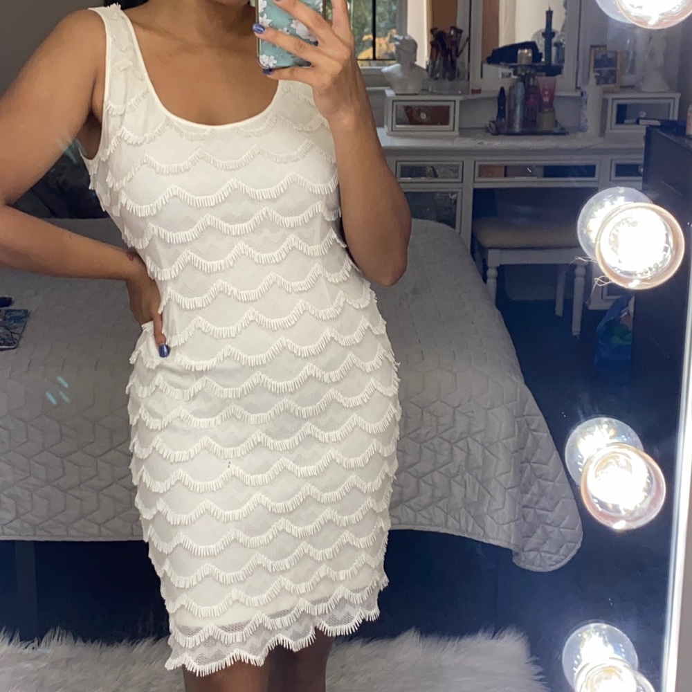 White Guess dress used in great condition size 10